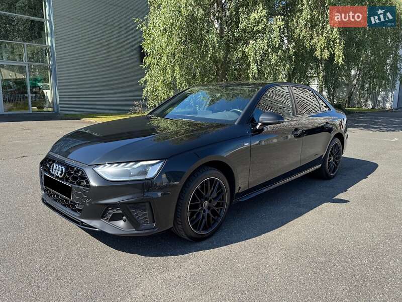 Седан Audi A4 2021 в 