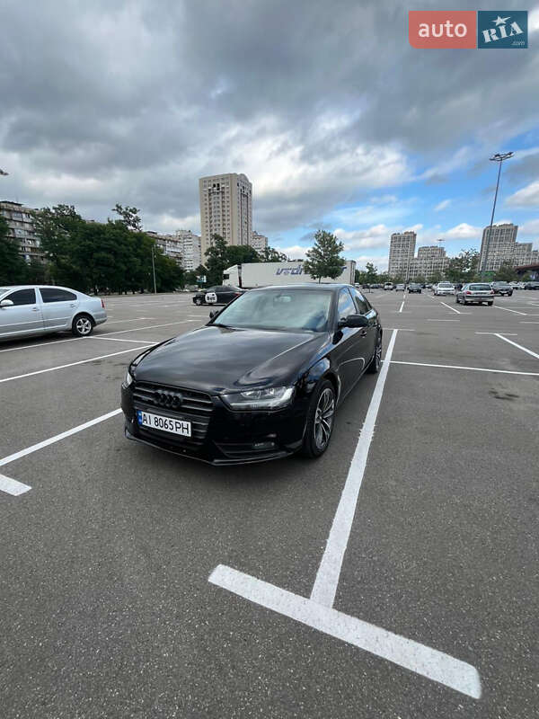Седан Audi A4 2012 в Киеве