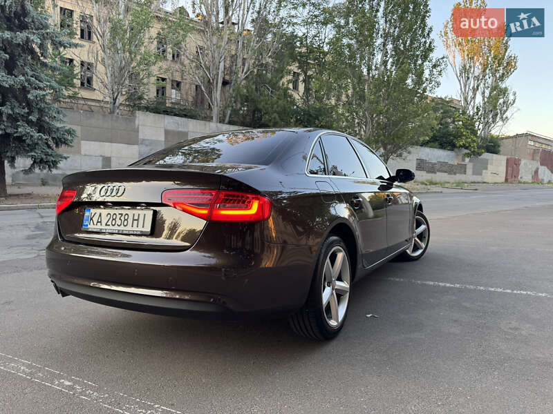 Седан Audi A4 2012 в Николаеве