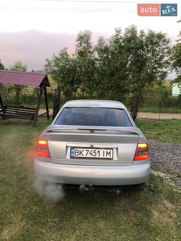 Седан Audi A4 1996 в Турке