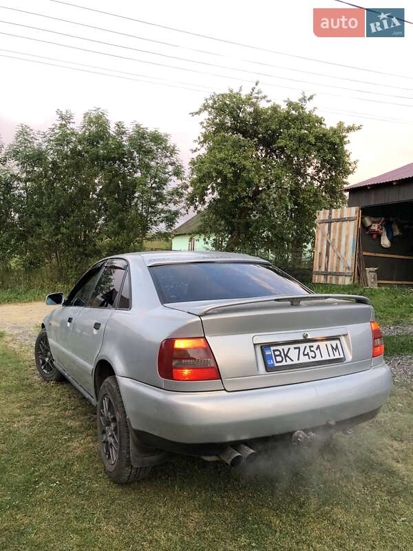 Седан Audi A4 1996 в Турке