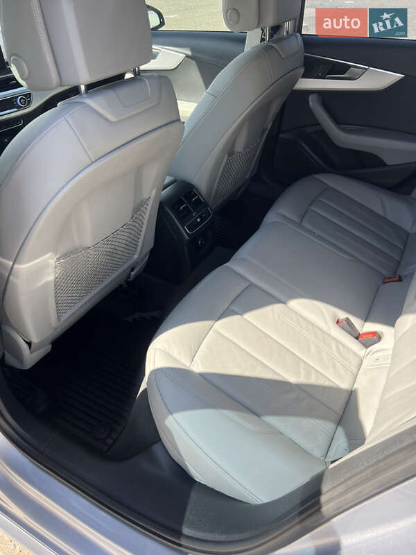 Седан Audi A4 2017 в Киеве
