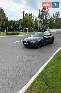 Седан Audi A4 2016 в 