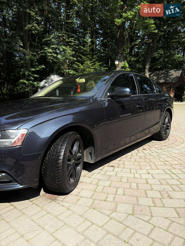 Седан Audi A4 2012 в Богородчанах