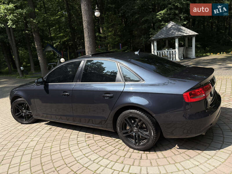 Седан Audi A4 2012 в Богородчанах