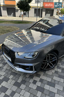 Седан Audi A4 2018 в 