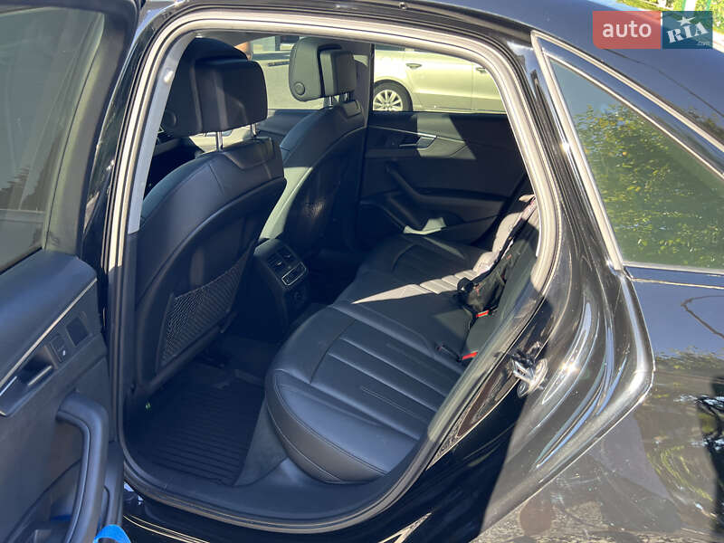 Седан Audi A4 2016 в Львове