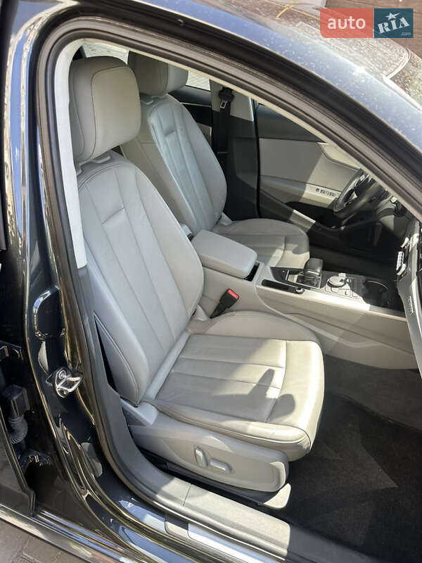 Седан Audi A4 2018 в Хмельницком