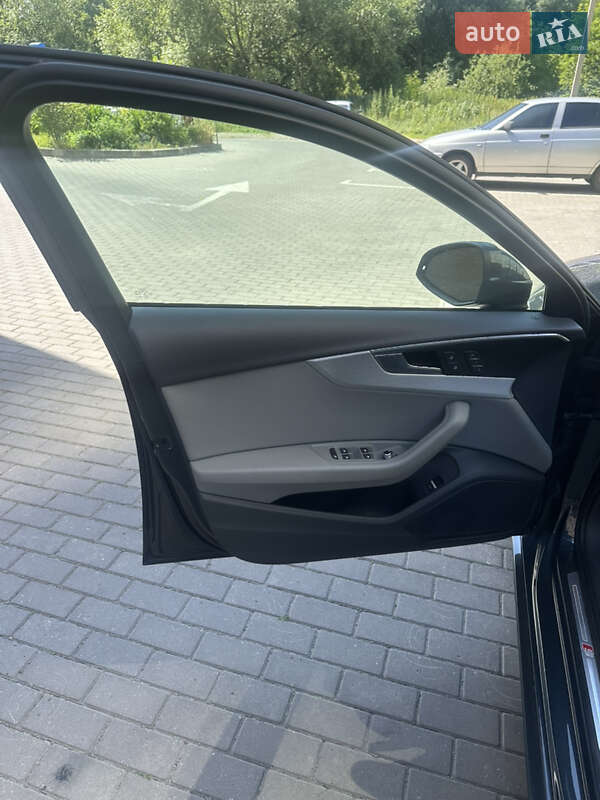 Седан Audi A4 2018 в Хмельницком