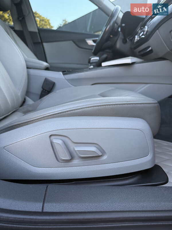 Седан Audi A4 2017 в Ужгороде