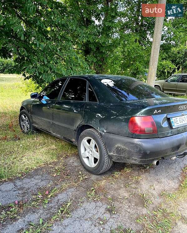 Седан Audi A4 1995 в Вольнянске