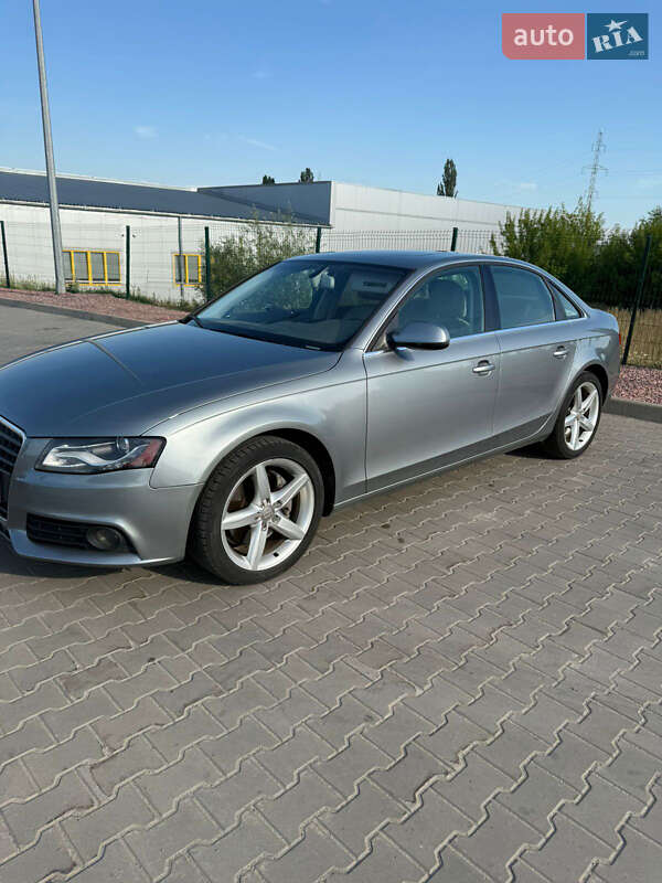 Седан Audi A4 2010 в Луцке