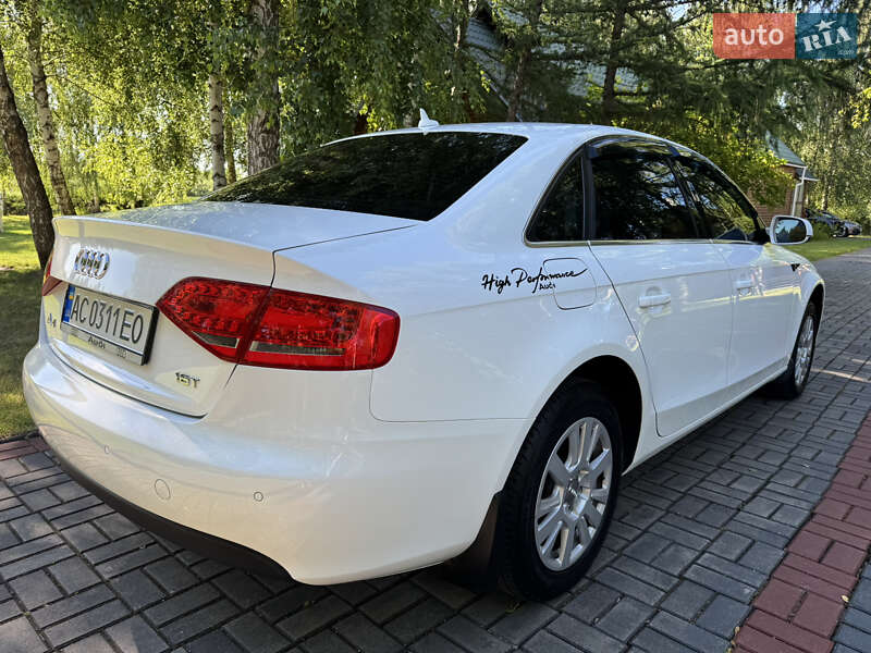 Седан Audi A4 2010 в Луцке