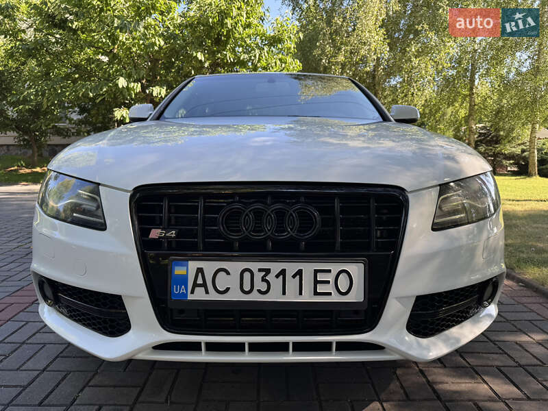 Седан Audi A4 2010 в Луцке