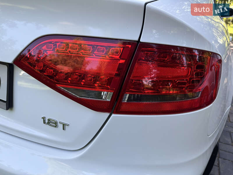 Седан Audi A4 2010 в Луцке