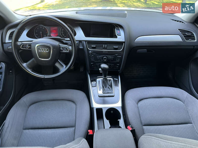 Седан Audi A4 2010 в Луцке