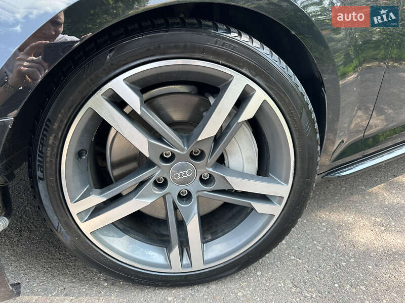 Седан Audi A4 2018 в Шептицькому
