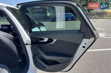 Седан Audi A4 2023 в 