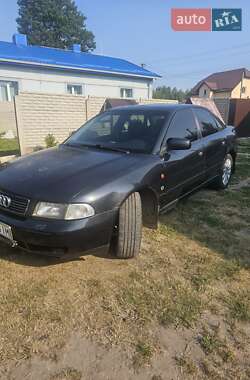 Седан Audi A4 1997 в Березному