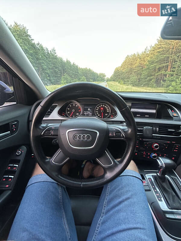 Седан Audi A4 2012 в Кременчуге