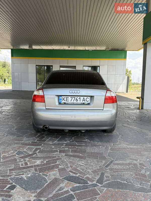 Седан Audi A4 2004 в Днепре