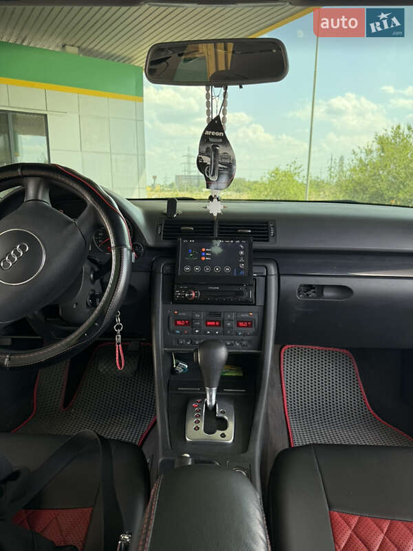 Седан Audi A4 2004 в Днепре