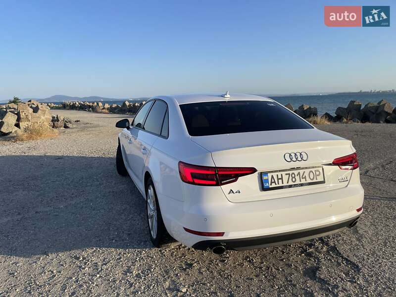 Седан Audi A4 2016 в Кременчуге