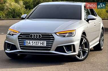 Седан Audi A4 2017 в Киеве