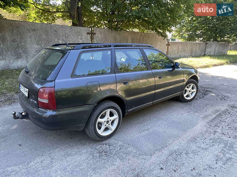 Универсал Audi A4 1998 в Владимирце