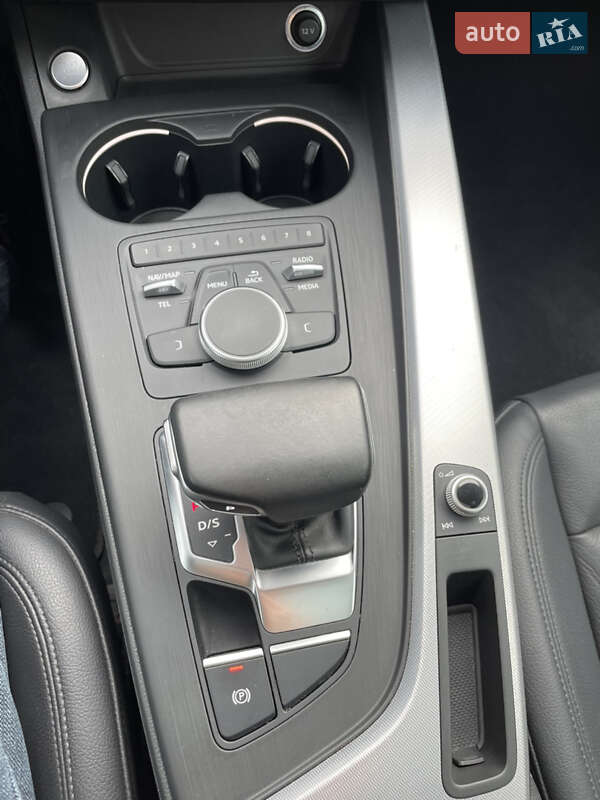 Седан Audi A4 2016 в Киеве