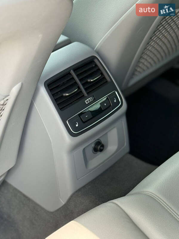 Седан Audi A4 2016 в Запоріжжі