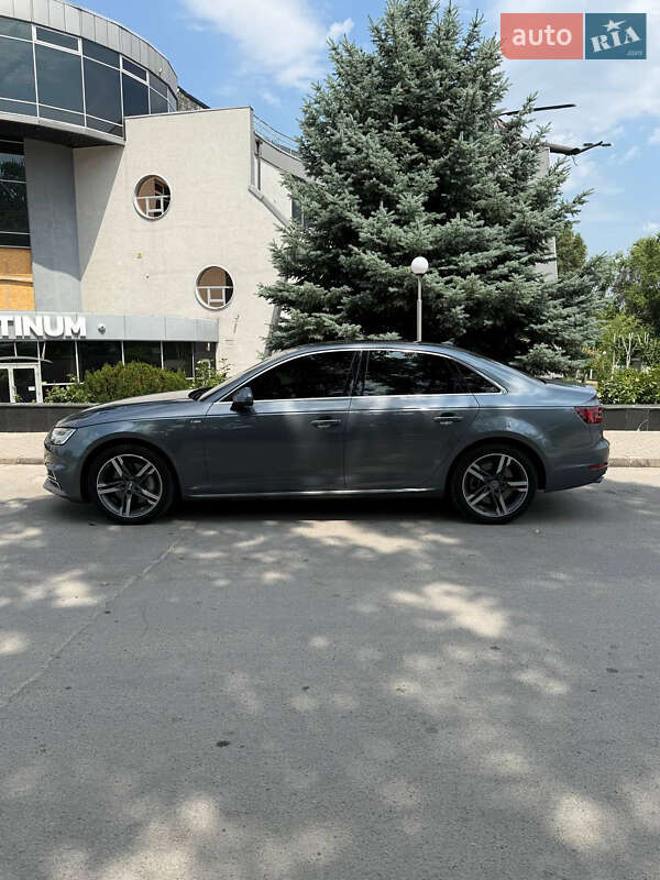 Седан Audi A4 2016 в Запоріжжі