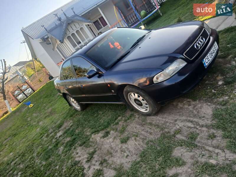 Седан Audi A4 1996 в Чернівцях