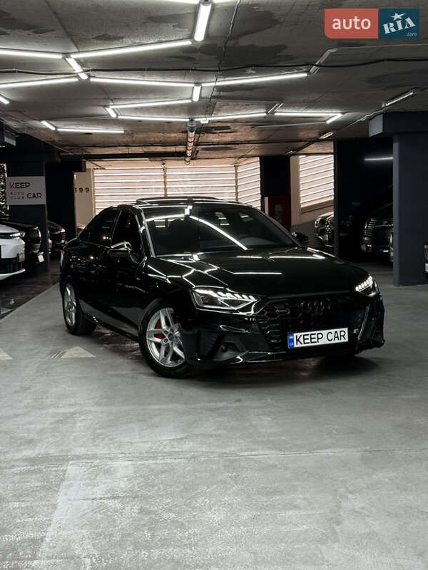 Седан Audi A4 2022 в 