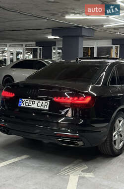 Седан Audi A4 2022 в 