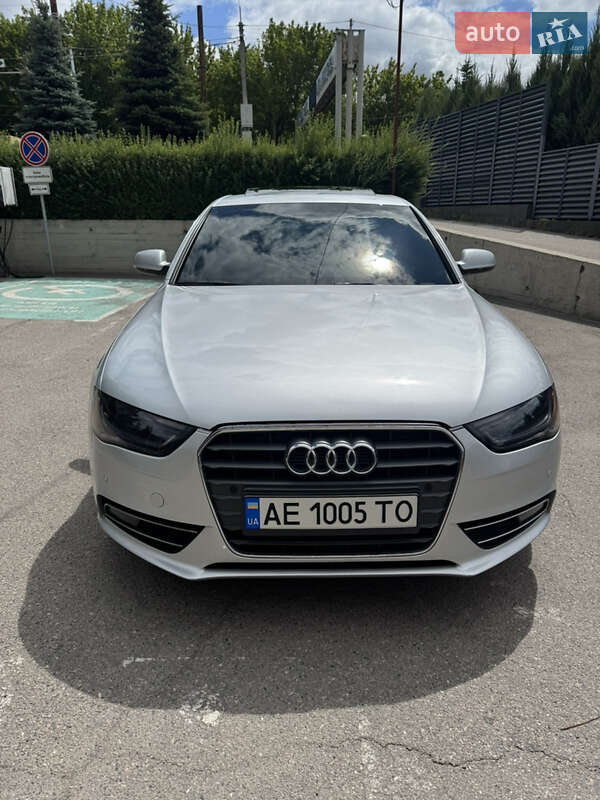 Седан Audi A4 2012 в 