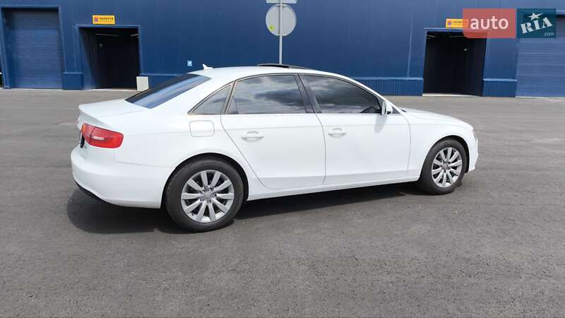 Седан Audi A4 2012 в Чернігові