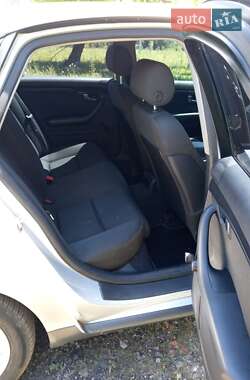 Седан Audi A4 2001 в 