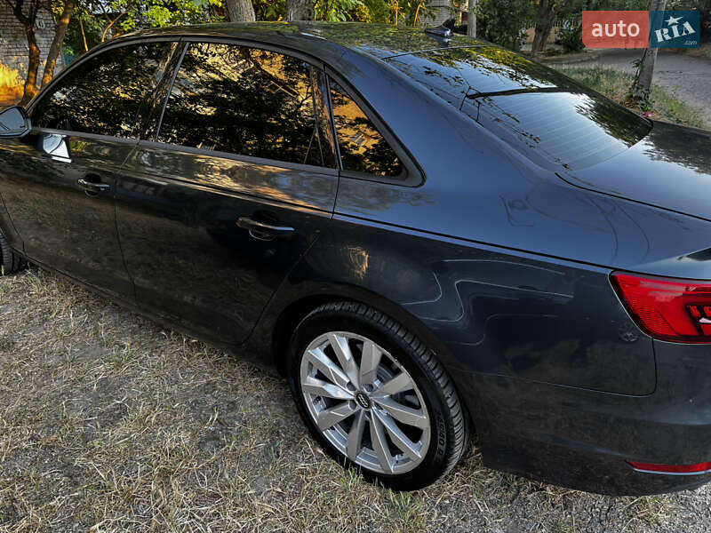 Седан Audi A4 2017 в Николаеве