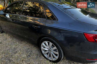 Седан Audi A4 2017 в 