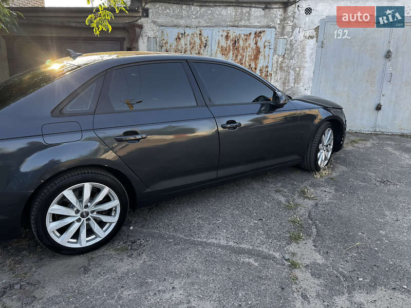 Седан Audi A4 2017 в Николаеве