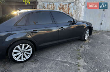 Седан Audi A4 2017 в 