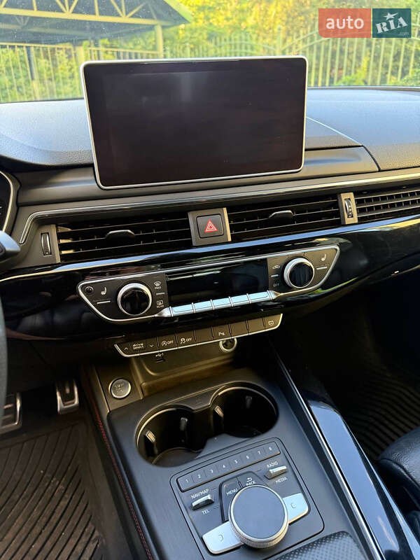 Седан Audi A4 2018 в Києві