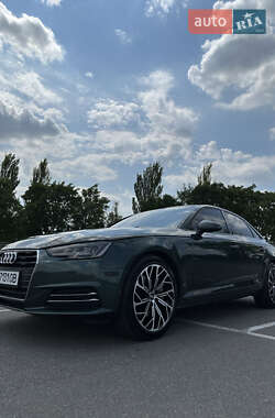 Седан Audi A4 2016 в 