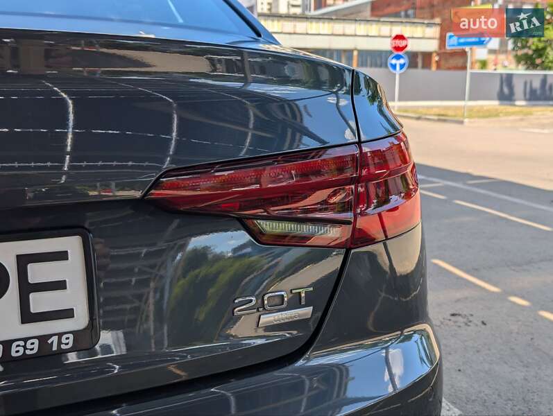 Седан Audi A4 2018 в Києві