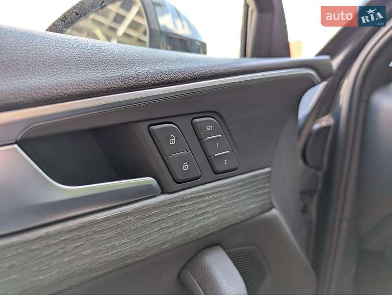 Седан Audi A4 2018 в Києві