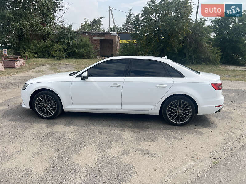 Седан Audi A4 2016 в Изюме