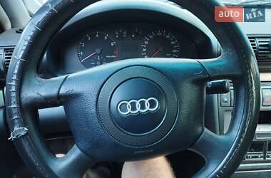 Седан Audi A4 1998 в 