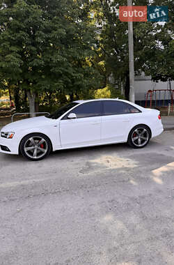 Седан Audi A4 2013 в 