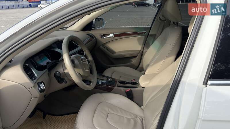 Седан Audi A4 2012 в Тернополе